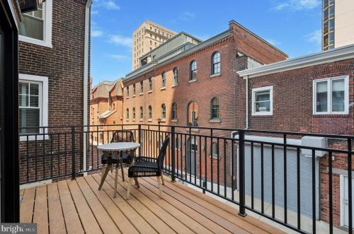 2037 Locust St, Philadelphia PA  19103-5613 exterior