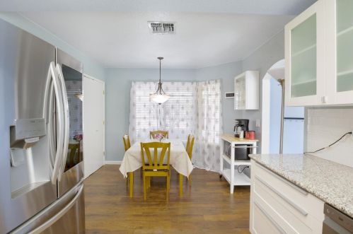 9317 Hoyleton Way, Elk Grove CA  95758-6522 exterior