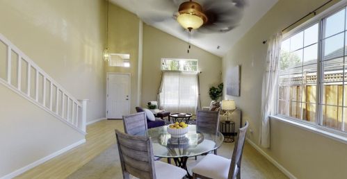 1550 Foxwood St, Hollister CA  95023-8048 exterior