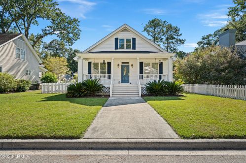 6 Brisbane Dr, Beaufort, SC 29902-5296