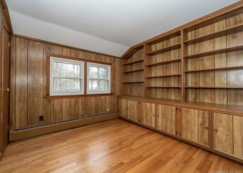 25 Arrowhead Rd, Wilton CT  06897-4402 exterior