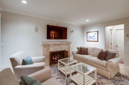 7060 Dennison St, San Diego CA 92122-2431 exterior