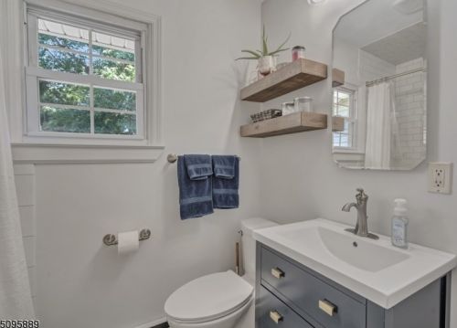 113 Santa Fe Trl, Hopatcong NJ  07843-1247 exterior