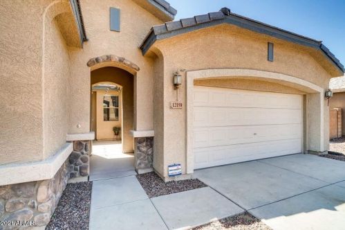 12159 Chase Ln, Avondale, AZ 85323-7703