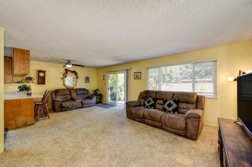 10909 Walnutwood Way, Rancho Cordova CA  95670-5114 exterior