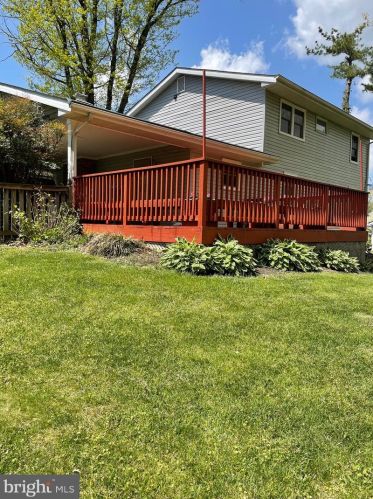 303 Orchard Cir, Hamilton VA  20158-9700 exterior