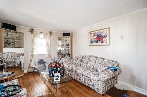 40 Irving Pl, Tinton Falls NJ  07724-1625 exterior