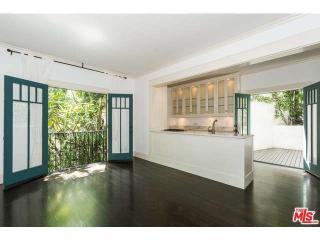 2270 Helios Dr, Los Angeles, CA 90068-2909