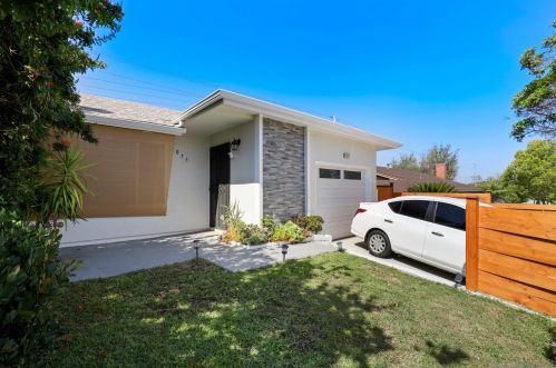 4073 Lake Blvd, Oceanside CA  92056-4604 exterior