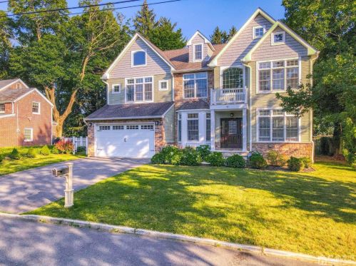 45 South Dr, East Brunswick, NJ 08816-1134