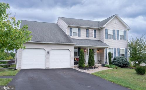 1045 Oak Hill View Dr, Gilbertsville, PA 19525-8411