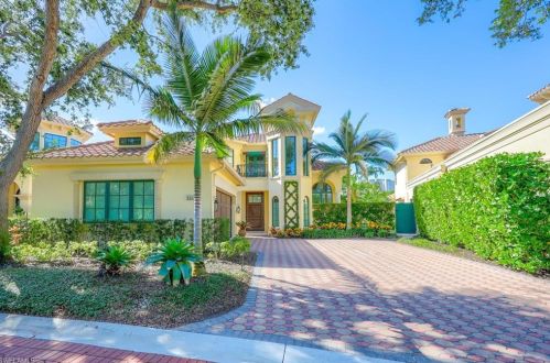 8057 Via Vecchia, Naples, FL 34108-7700