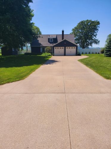 2815 Bayshore Dr, La Crosse, WI 54603-1055