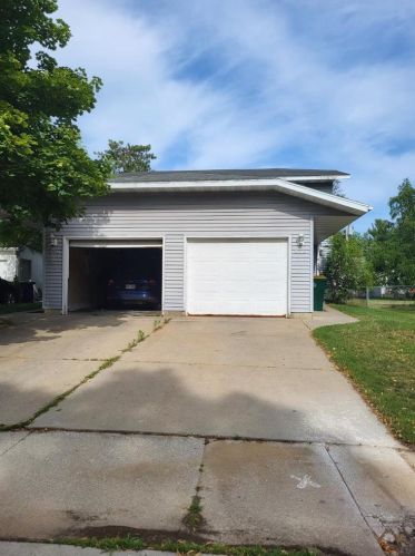 548 Mech St, Green Bay, WI 54302-3616
