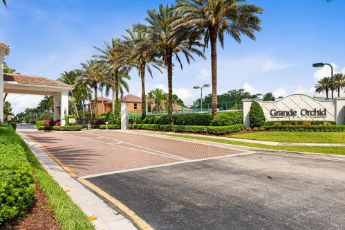 6711 Royal Orchid Cir, Delray Beach FL  33446-4338 exterior