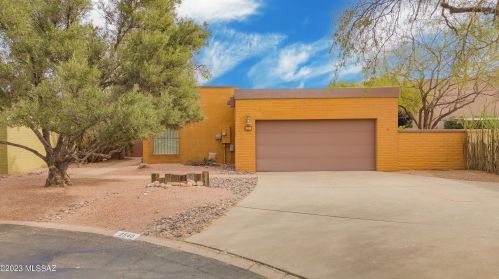 2540 Water Pl, Tucson, AZ 85712-5715