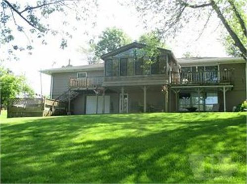142 Scenic Dr, Ewart, IA 50171-8409