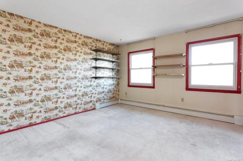 22 Concord Rd, Fishkill NY 12524-1403 exterior