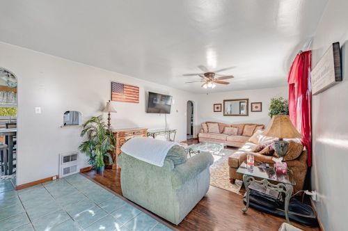 602 Maple St, Jeannette PA  15644-2811 exterior