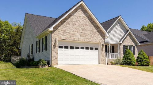 469 Crystal Ln, Strasburg, VA 22657-2667