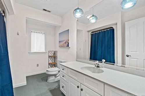 86 Crosswinds Dr, Groton CT  06340-4870 exterior