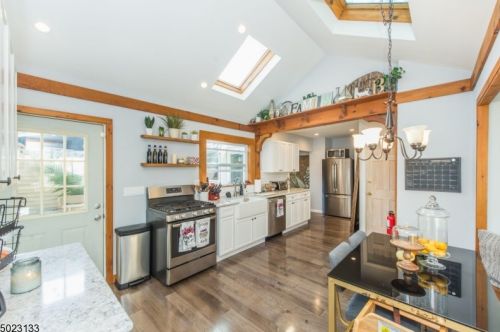 136 Forest Ave, Verona, NJ 07044-1015
