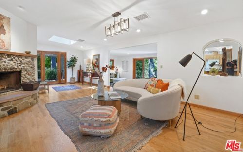 204 Topanga Canyon Blvd, Topanga CA  90290-3837 exterior