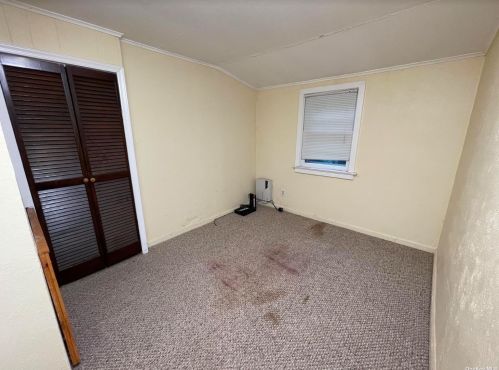 15 Richwood Pl, Huntington Station NY 11746-3228 exterior