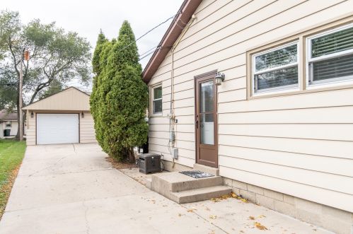 2951 97, Milwaukee WI 53227-3626 exterior