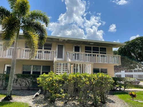 218 Camden I, West Palm Beach, FL 33417-2004