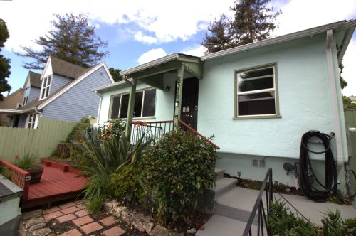 8374 Golf Links Rd, Oakland, CA 94605-4117