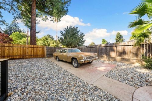 9271 Briles Ct, Elk Grove CA  95624-2451 exterior