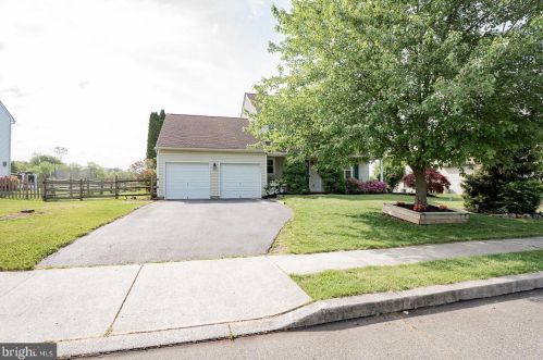 58 Victoria Dr, Dale, PA 19504-8885