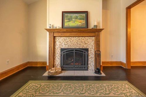 4 Brunswick Dr, Elwood NY  11731-5405 exterior