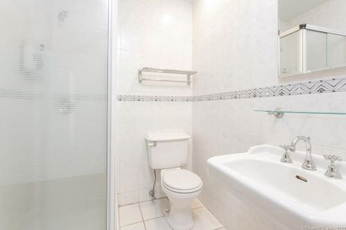 163 Barncroft Rd, Stamford CT 06902-1253 exterior