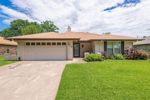 513 Parsley Ln, Euless, TX 76039-8061