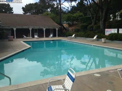 176 Harbor Dr, Daly City CA  94014-2829 exterior