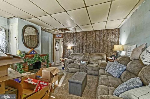 25 Green St, Pilesgrove NJ 08098-1136 exterior