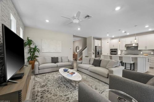 2727 Aviamar Cir, Naples FL 34114-9756 exterior