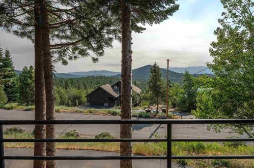 12967 Oberwald Way, Truckee CA  96161-6937 exterior
