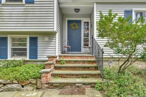 379 Cascade Rd, Stamford, CT 06903-3029