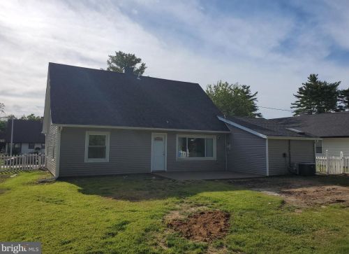 28 Buckingham Dr, Willingboro NJ  08046-1623 exterior