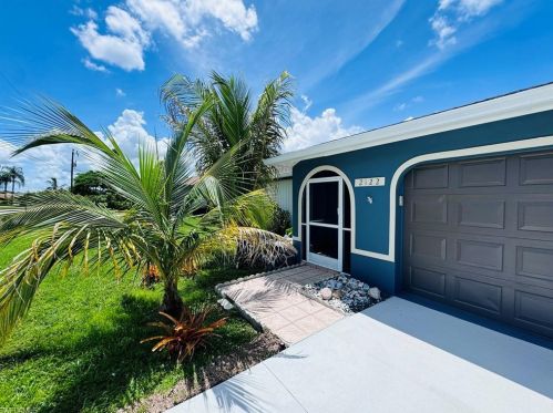 2122 13th Ter, Cape Coral, FL 33990-1916