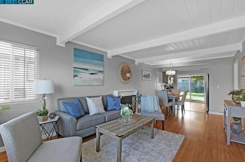 2810 Hilltop Rd, Concord, CA 94520-5435
