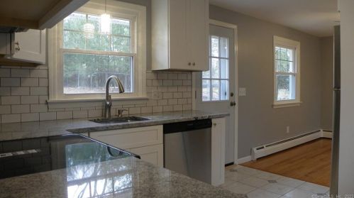 8 Oak Dr, East Hampton CT  06447-1133 exterior