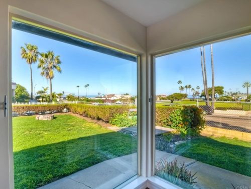 5051 Los Robles Dr, Carlsbad, CA 92008-4325
