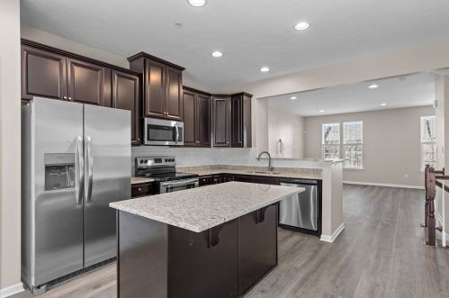 1948 Georgetown Dr, Sewickley PA  15143-1566 exterior