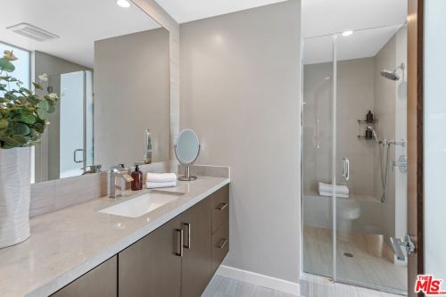 3423 Scadlock Ln, Van Nuys CA  91403-4915 exterior