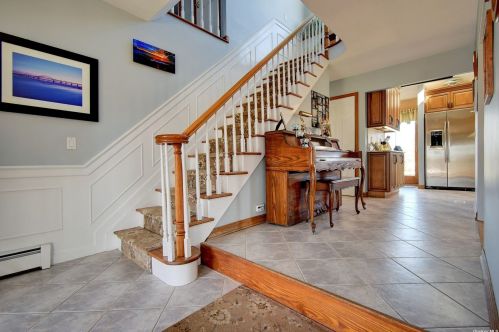 7 Riverview Ave, Oakdale, NY 11769-2307