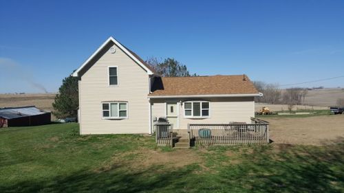 33737 Lake Ave, Neptune, IA 51024-8938